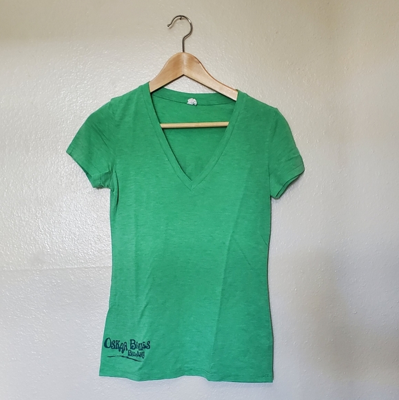 Oskar Blues Brewing Can-O-Bliss Craft Beer Bright Kelly Green V-neck Shirt - Picture 1 of 2